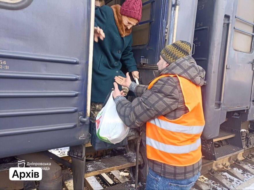 У Дніпрі подякували волонтерам за допомогу евакуйованим людям