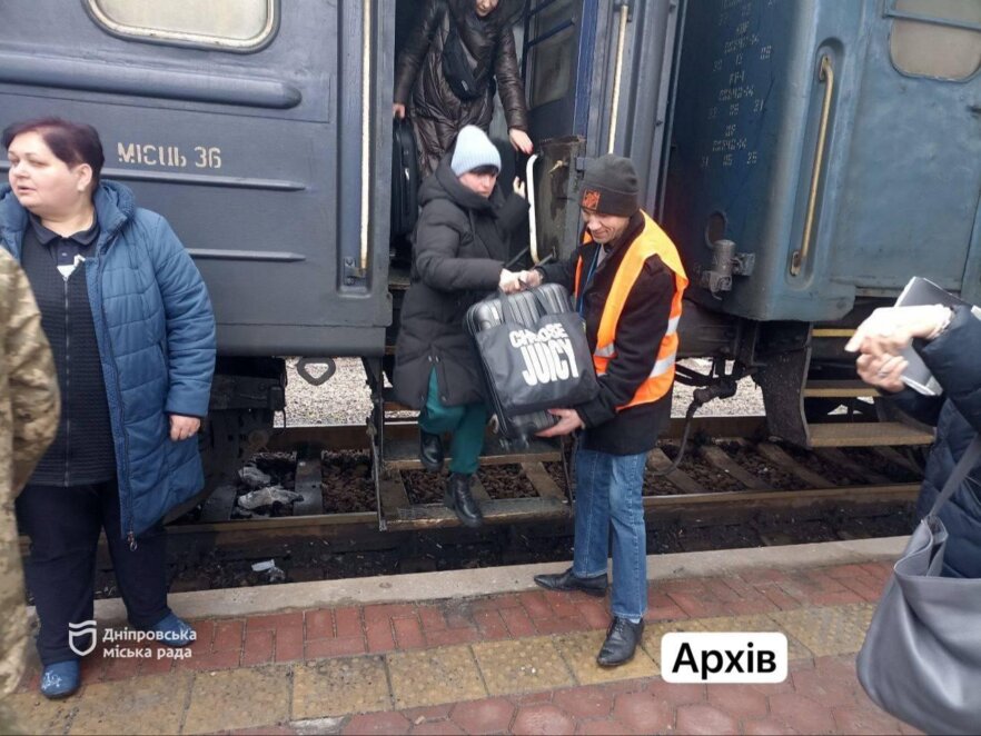 У Дніпрі подякували волонтерам за допомогу евакуйованим людям