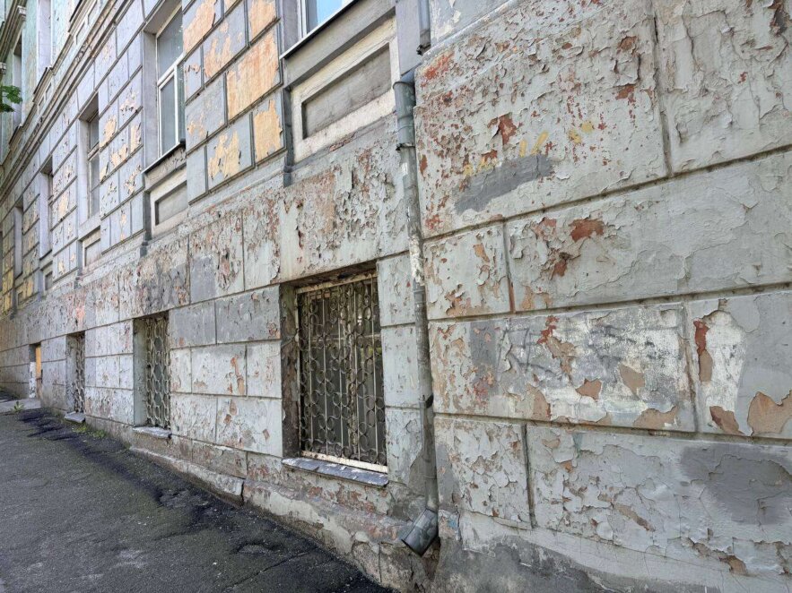 Корпуси та гуртожитки у жахливому стані: 5 років занепаду ректора ДНУ Оковитого