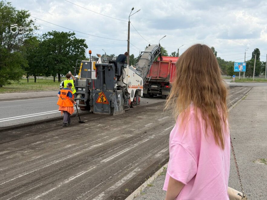 На вул. Панаса Мирного оновлять близько 2,6 тис. квадратних метрів покриття