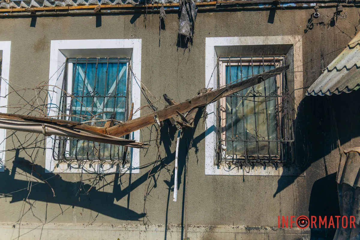 фоторепортаж Інформатора, як росіяни били по будинку в Дніпрі
