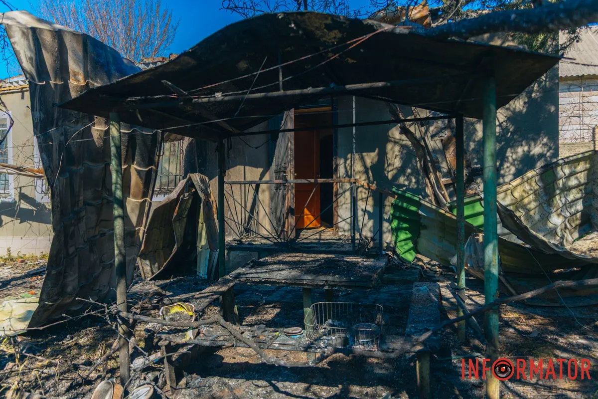 фоторепортаж Інформатора, як росіяни били по будинку в Дніпрі