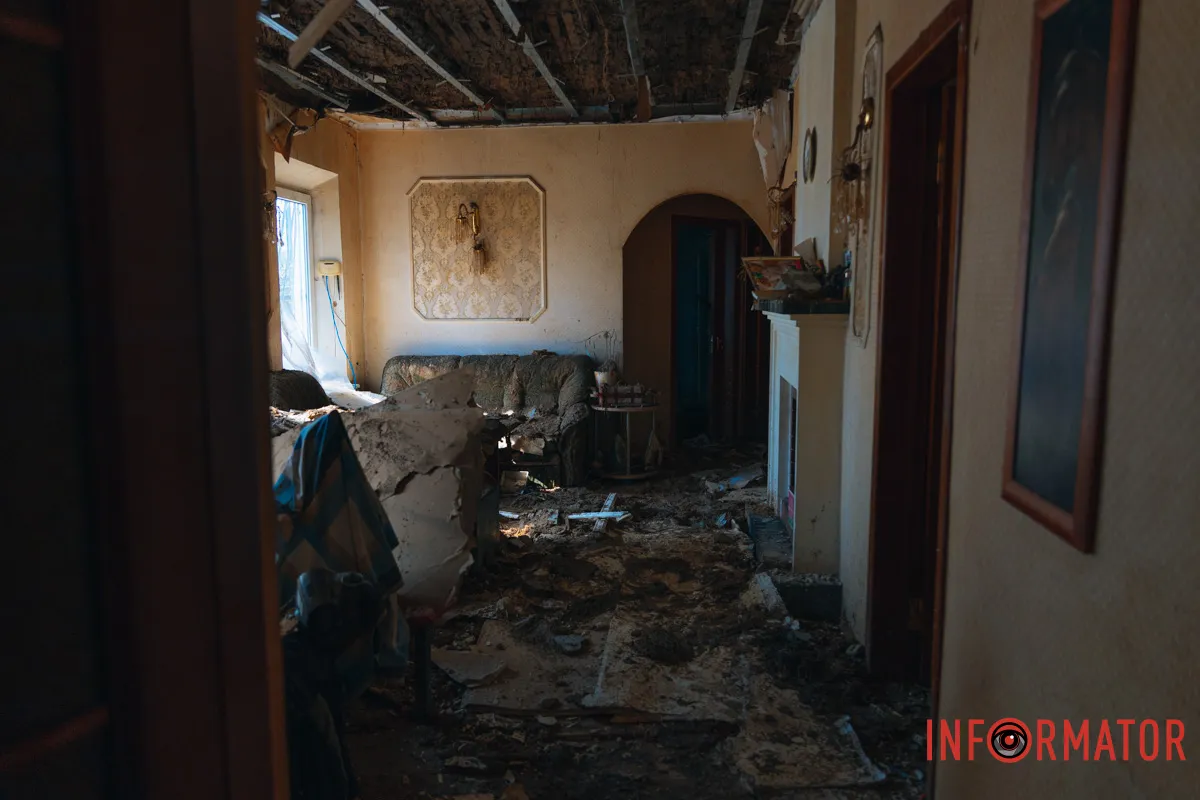 фоторепортаж Інформатора, як росіяни били по будинку в Дніпрі