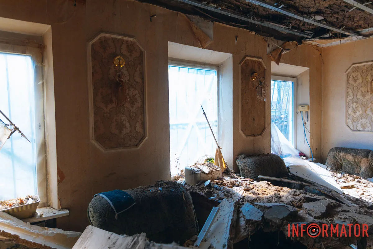 фоторепортаж Інформатора, як росіяни били по будинку в Дніпрі