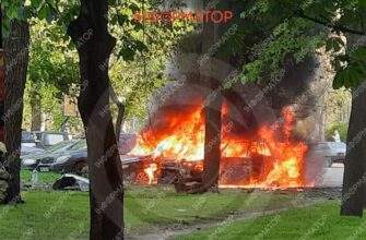 У Дніпрі біля ДІІТу горіли машини: містяни чули вибух