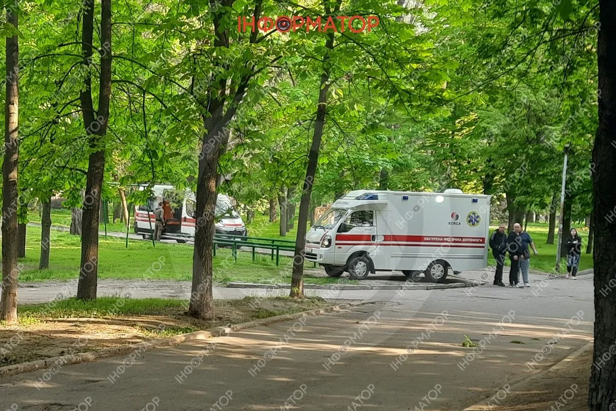У Дніпрі біля ДІІТу горіли машини: містяни чули вибух