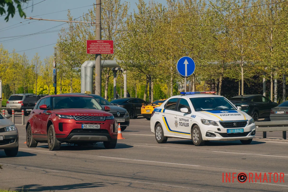 У Дніпрі на Перемозі зіштовхнулися чотири машини: утворився затор