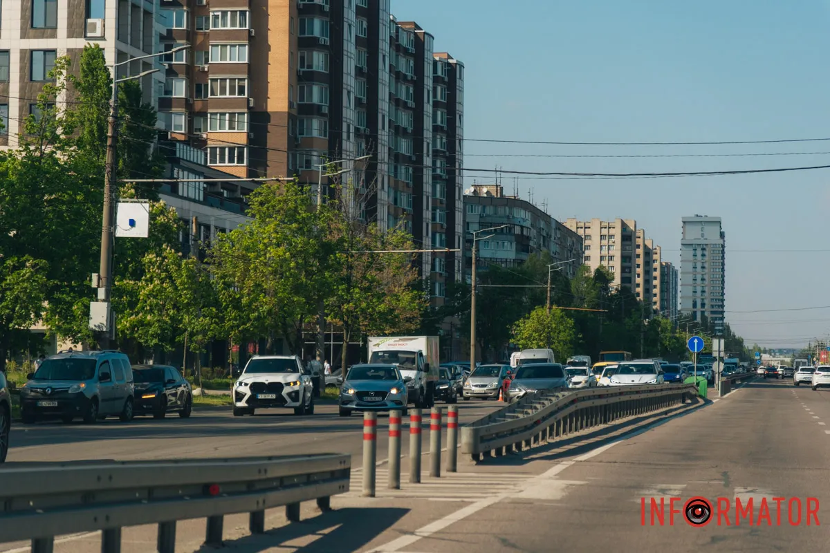 У Дніпрі на Перемозі зіштовхнулися чотири машини: утворився затор