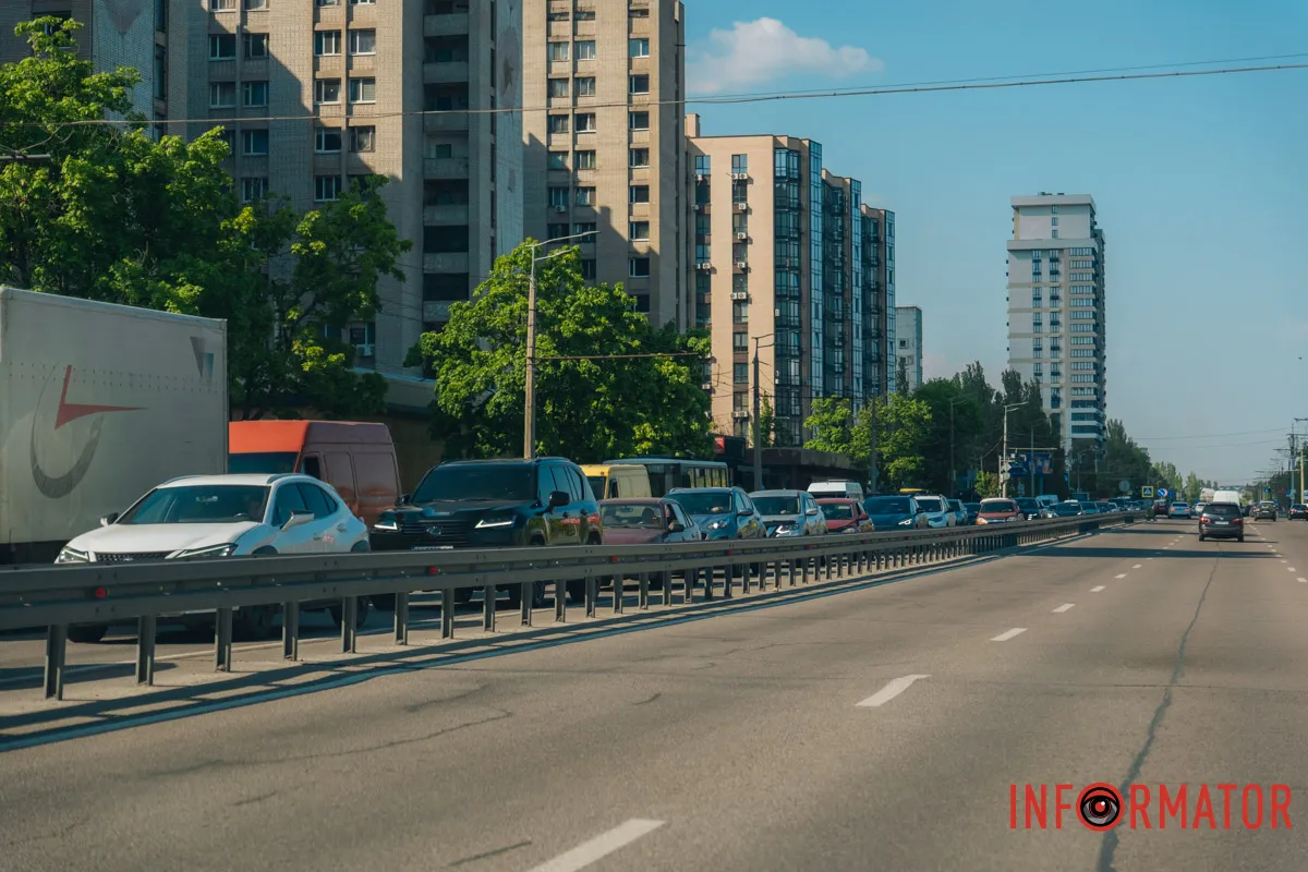 У Дніпрі на Перемозі зіштовхнулися чотири машини: утворився затор