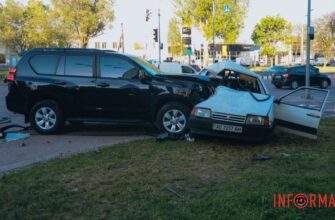 У Дніпрі на Запорізькому шосе зіткнулись Toyota та Lada: є постраждалий