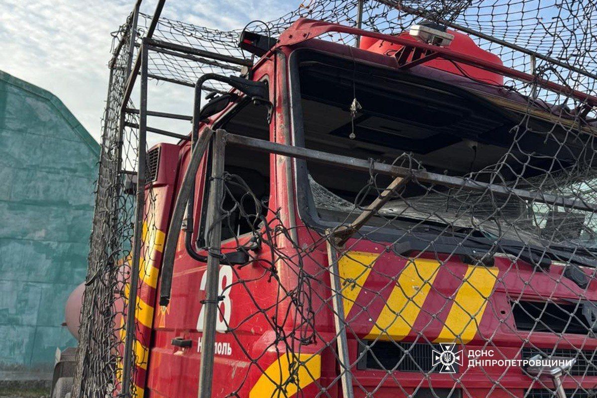 У Нікопольському районі росіяни атакували безпілотником автомобіль ДСНС: поранений рятувальник