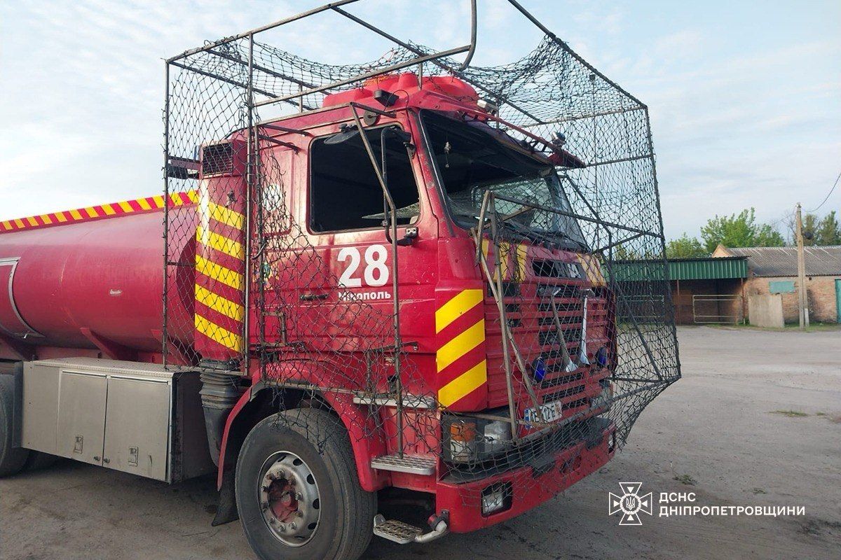 У Нікопольському районі росіяни атакували безпілотником автомобіль ДСНС: поранений рятувальник