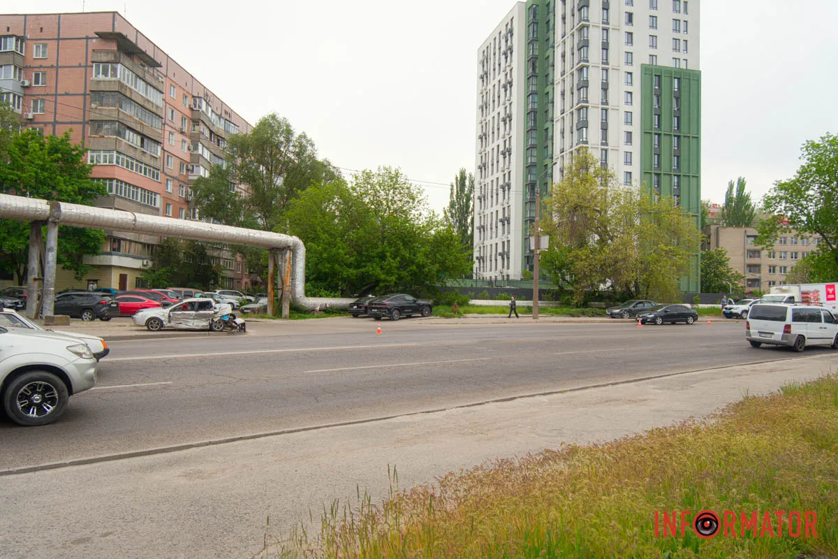 У Дніпрі на Космічній сталась аварія з автобусом та двома легковиками
