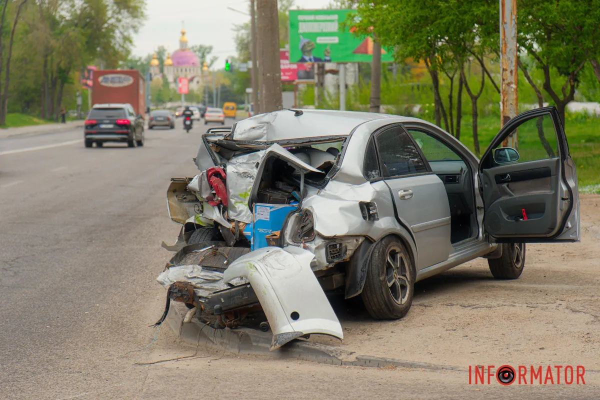 У Дніпрі на Космічній сталась аварія з автобусом та двома легковиками