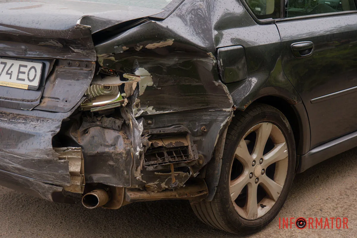 У Дніпрі на Космічній сталась аварія з автобусом та двома легковиками