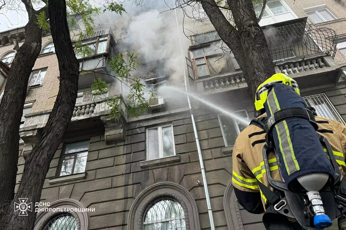 У Дніпрі на вулиці Чорновола горіла квартира у п'ятиповерхівці: дані від рятувальників