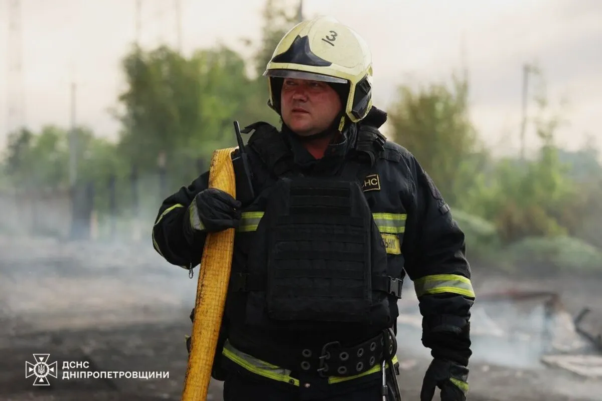 у Самарівському районі рятувальники ліквідовують масштабну пожежу