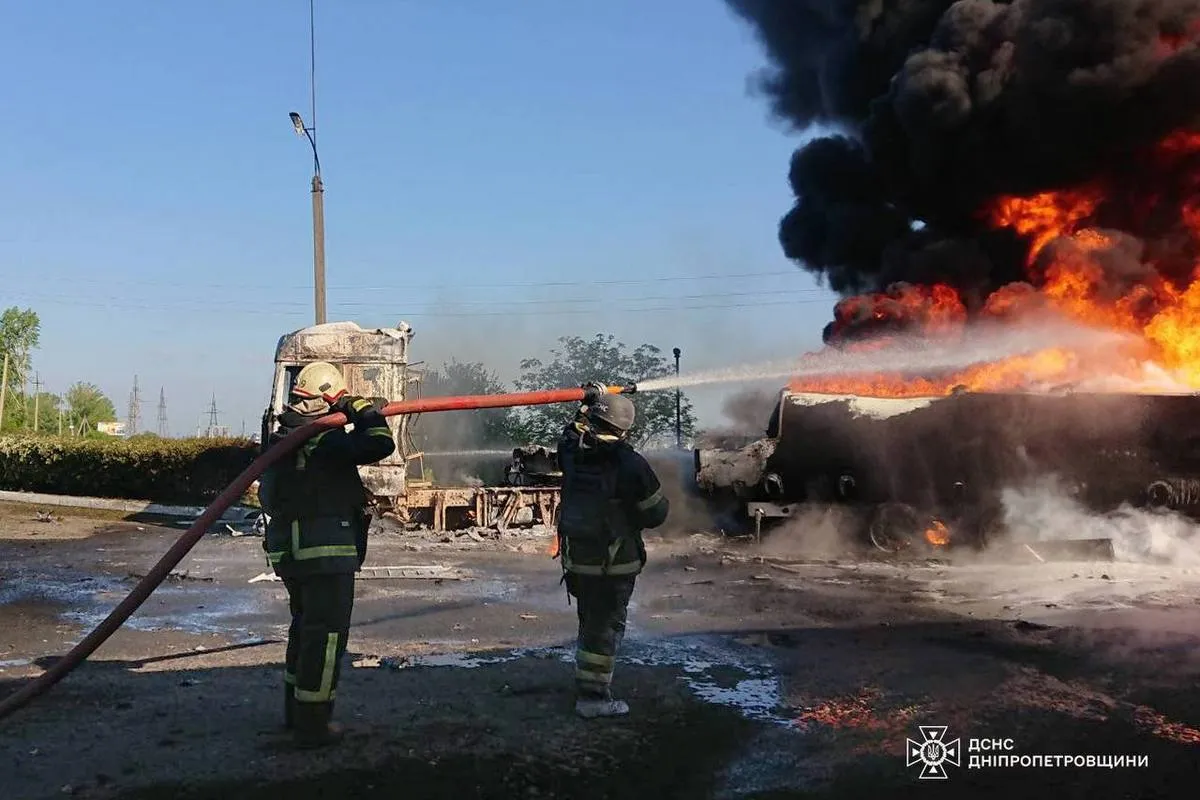 Приборкали пожежу на АЗС у Дніпропетровській області, яка виникла після «прильоту»
