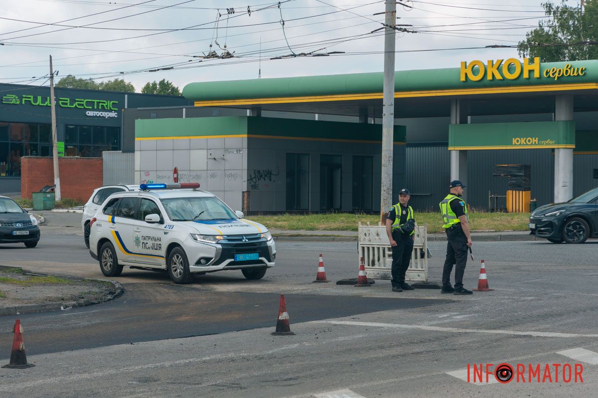 У Дніпрі на вулиці Янтарній звузили проїжджу частину: рух ускладнений