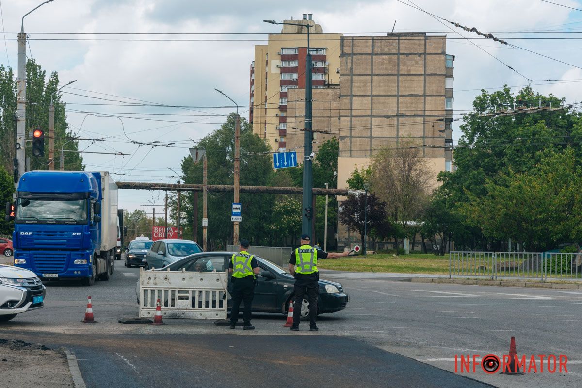 У Дніпрі на вулиці Янтарній звузили проїжджу частину: рух ускладнений