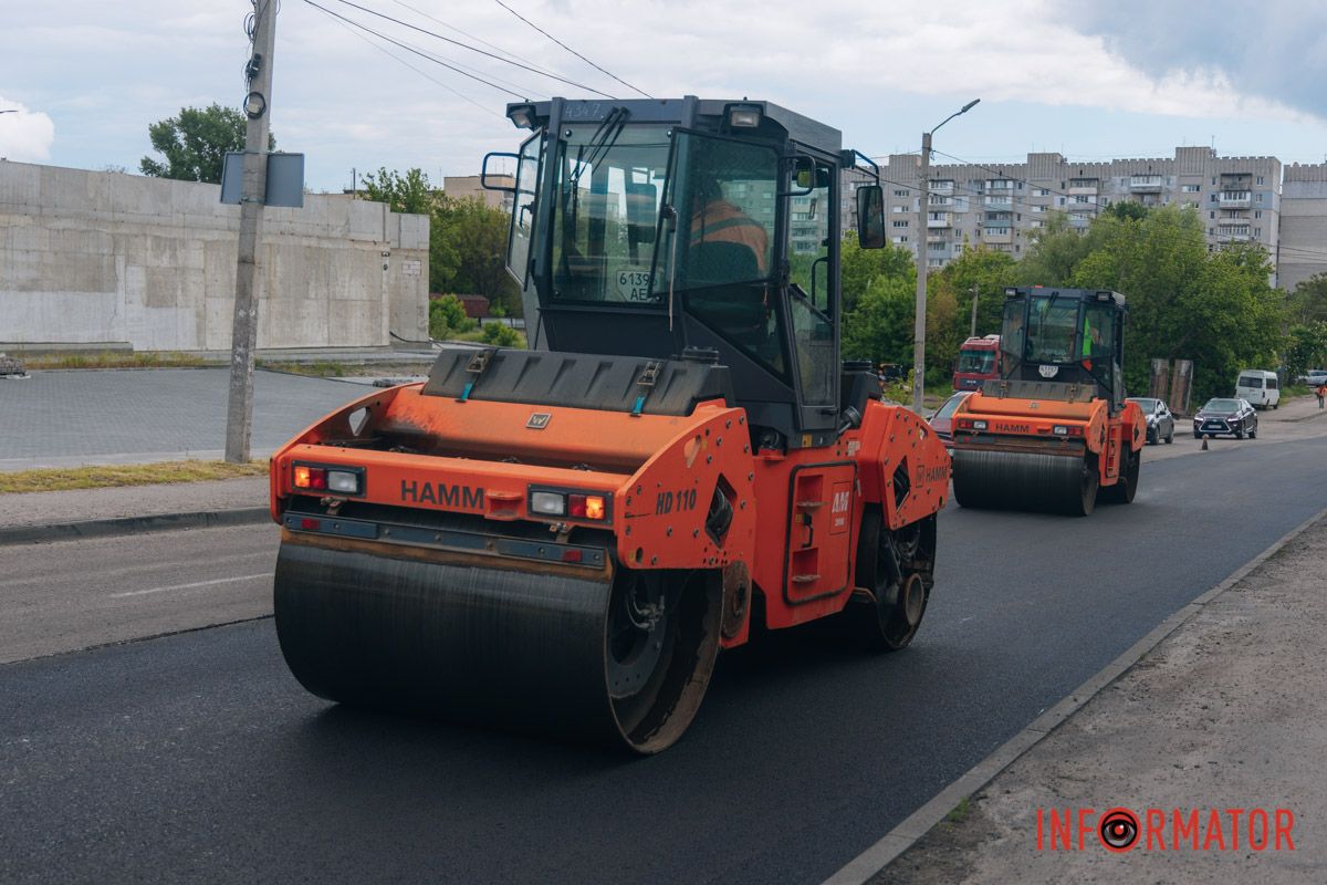 У Дніпрі на вулиці Янтарній звузили проїжджу частину: рух ускладнений