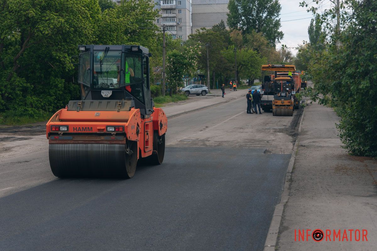 У Дніпрі на вулиці Янтарній звузили проїжджу частину: рух ускладнений