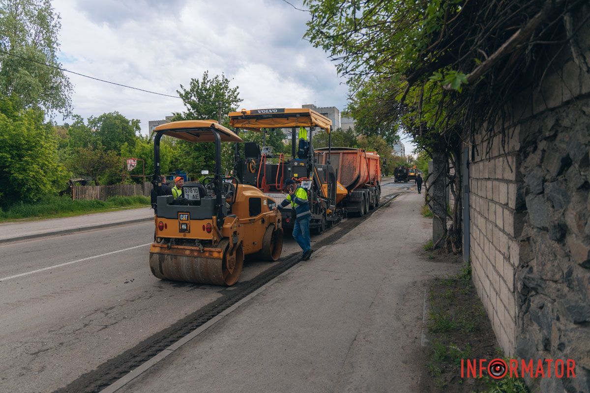 У Дніпрі на вулиці Янтарній звузили проїжджу частину: рух ускладнений