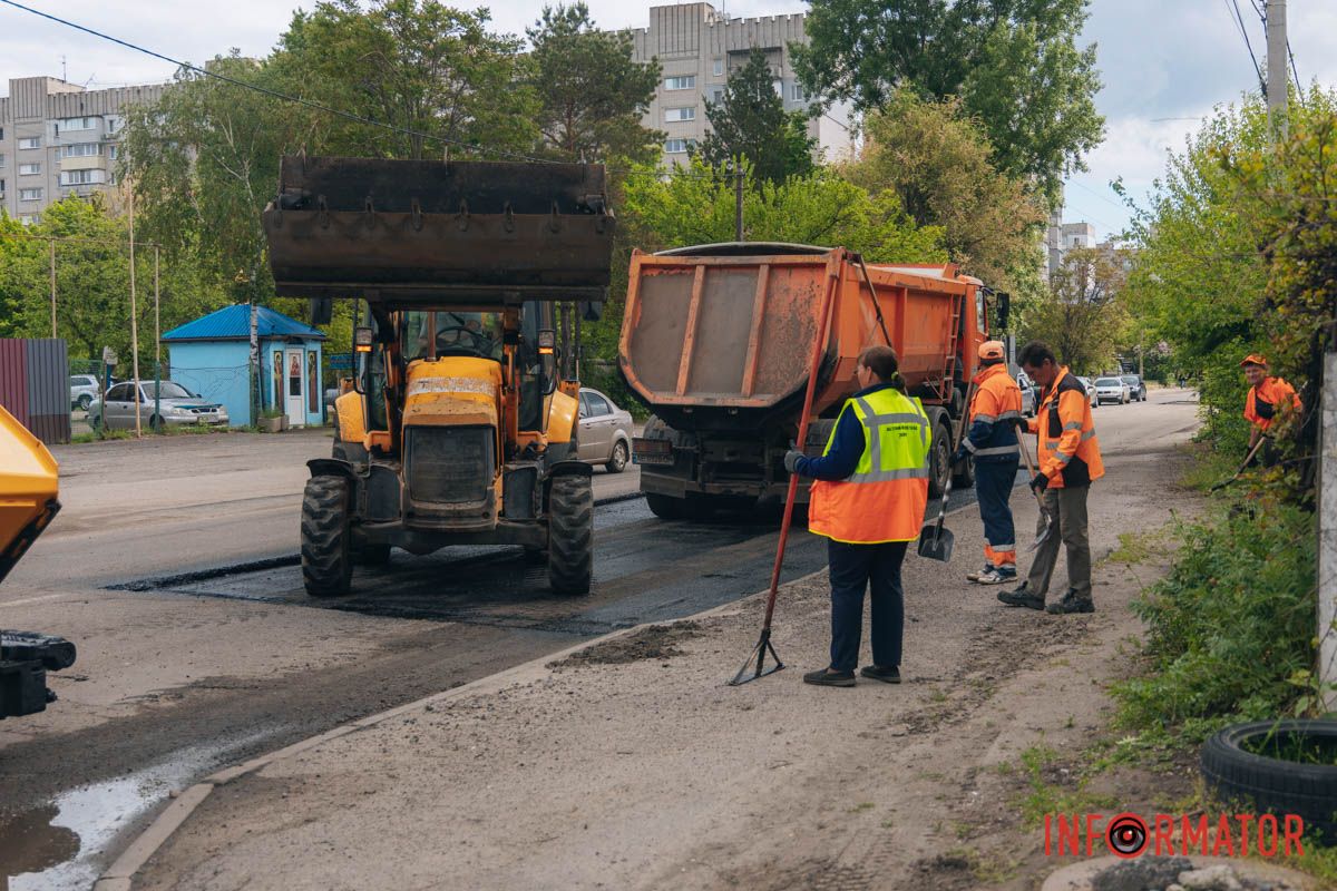 У Дніпрі на вулиці Янтарній звузили проїжджу частину: рух ускладнений