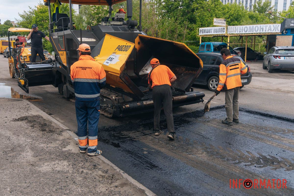 У Дніпрі на вулиці Янтарній звузили проїжджу частину: рух ускладнений