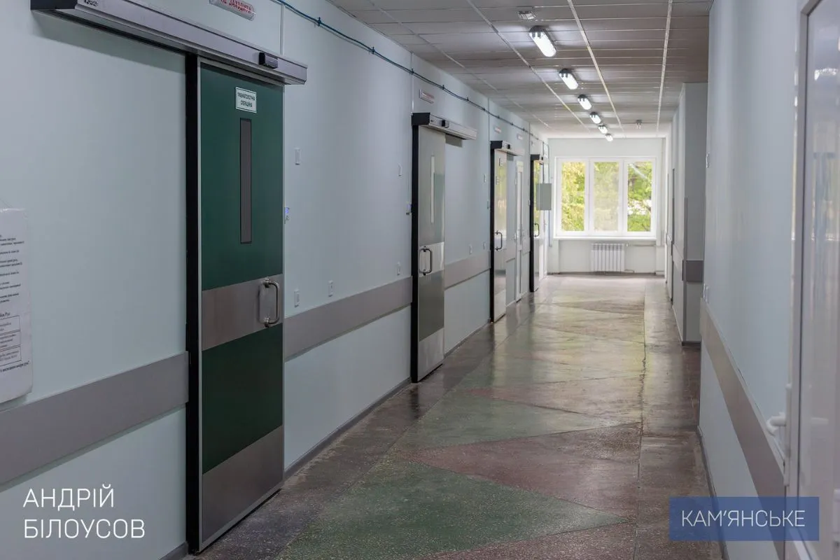 У Кам’янському завершили капітальний ремонт двоповерхового корпусу Міської лікарні швидкої медичної допомоги на вулиці Слісаренка