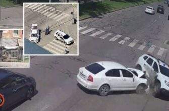 у Дніпрі на Поля Renault перекинувся на бік після зіткнення зі Skoda