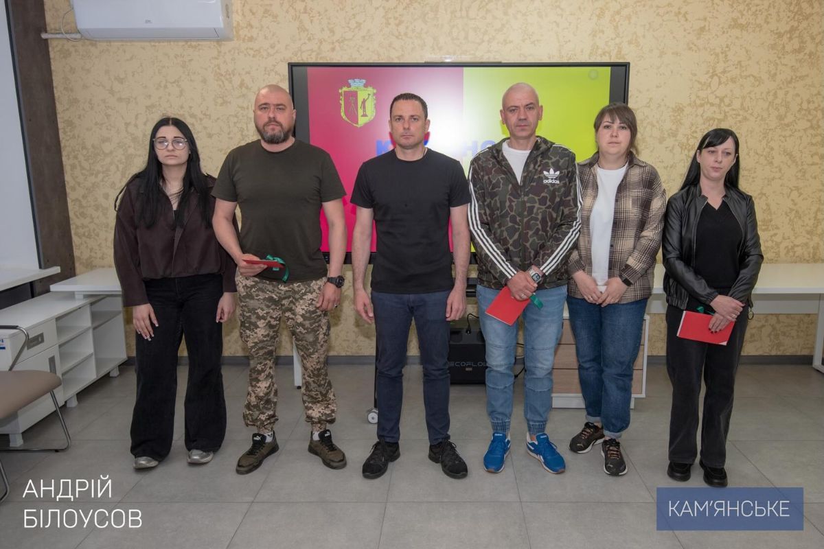 Мер Кам’янського вручив ключі від квартир Захисникам та родині Героя, що віддав життя за Україну