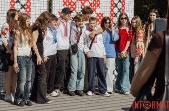 Як у Дніпрі святкували День вишиванки у парку Шевченка та на Успенській площі