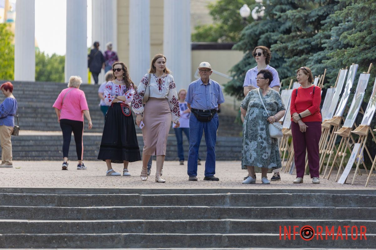 Як у Дніпрі святкували День вишиванки у парку Шевченка та на Успенській площі