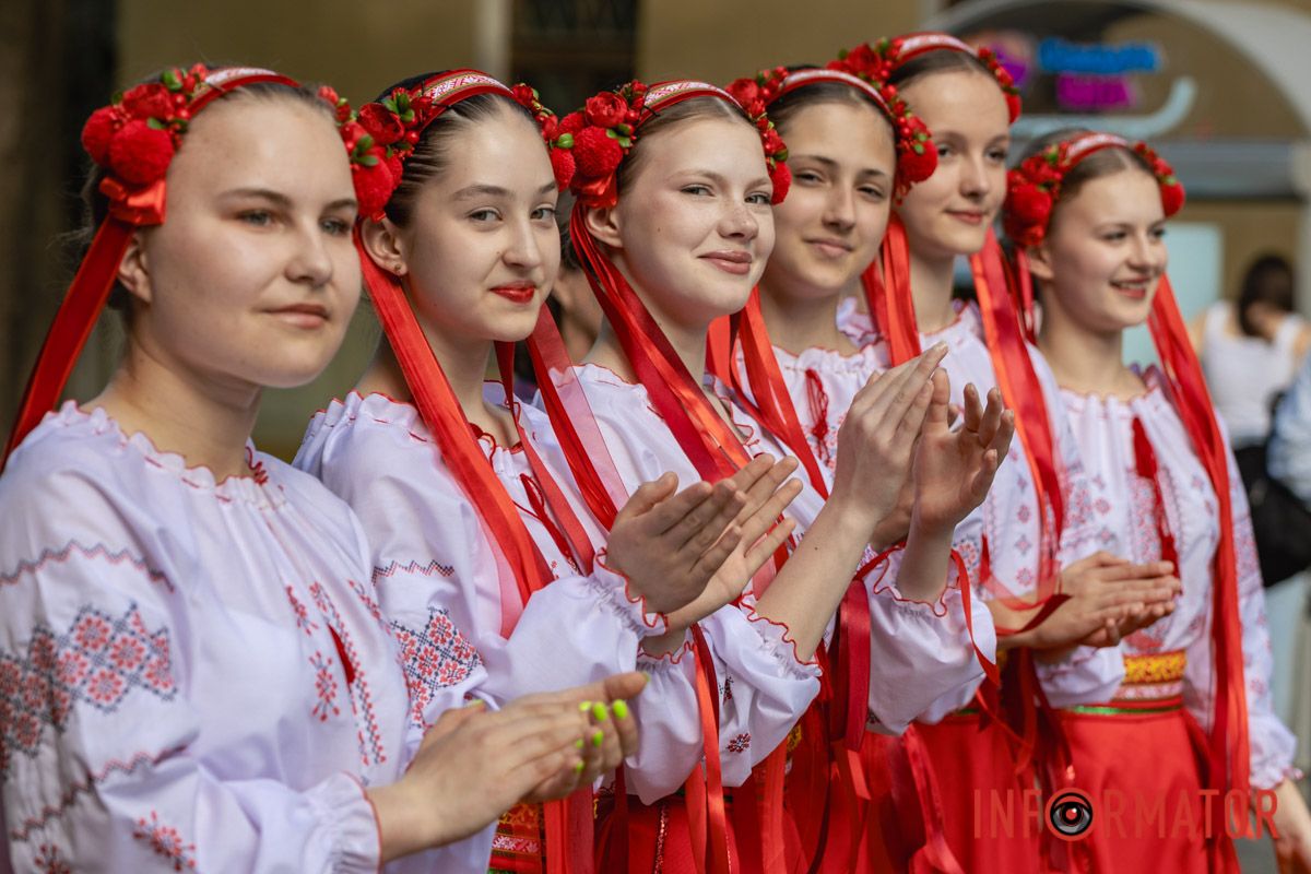 Як у Дніпрі святкували День вишиванки у парку Шевченка та на Успенській площі