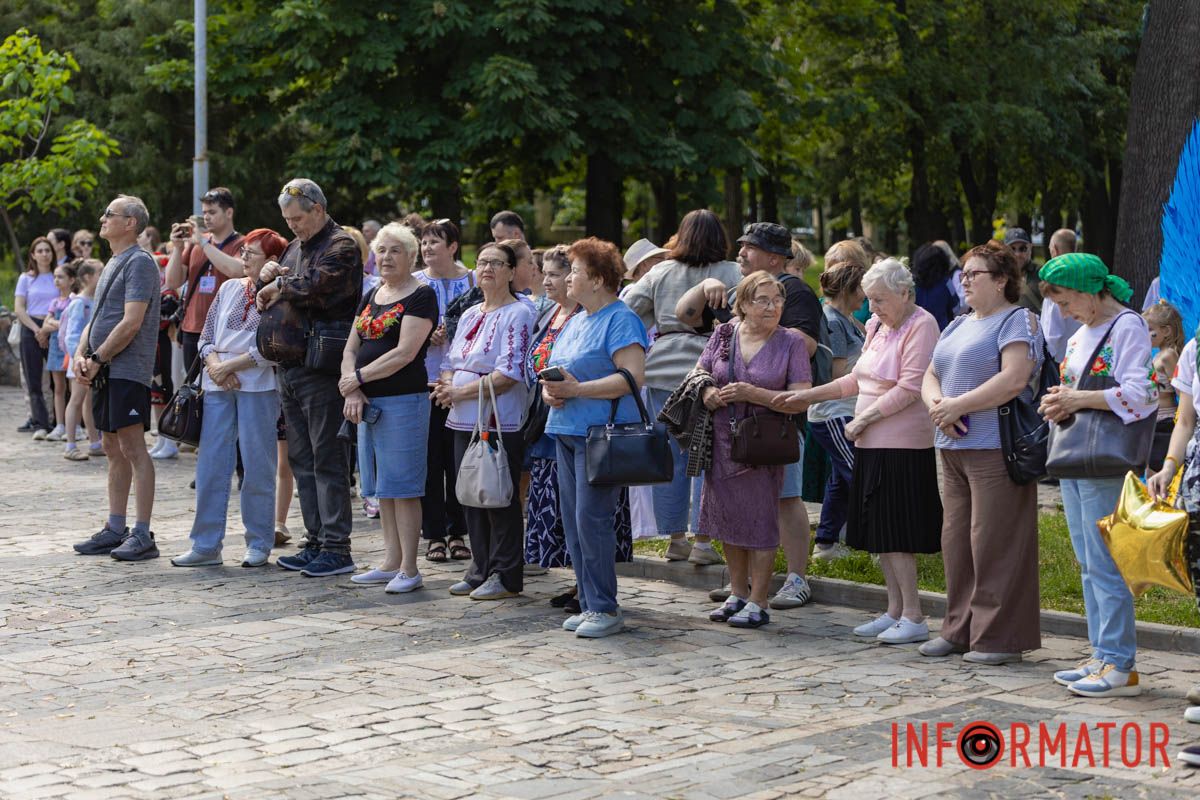 Як у Дніпрі святкували День вишиванки у парку Шевченка та на Успенській площі