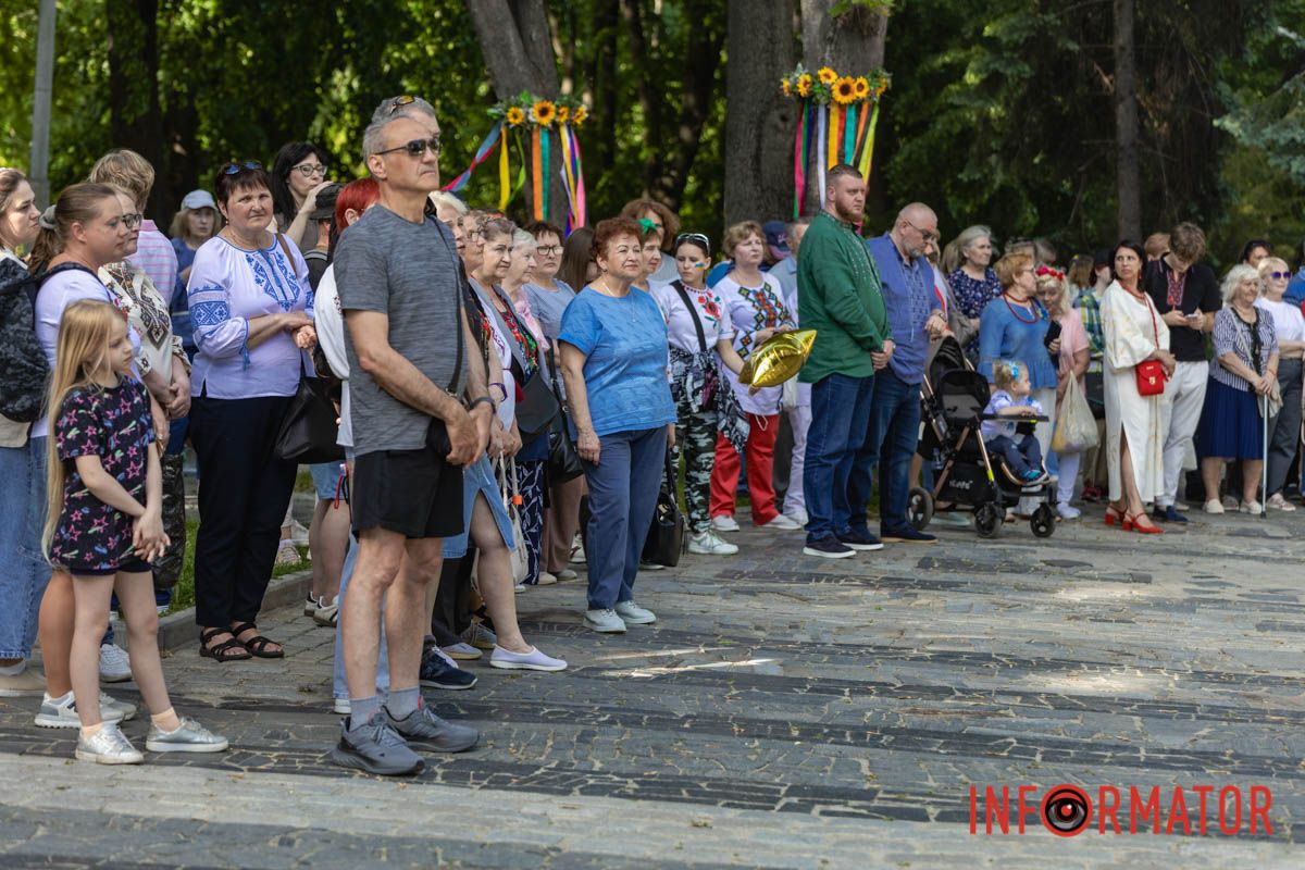Як у Дніпрі святкували День вишиванки у парку Шевченка та на Успенській площі
