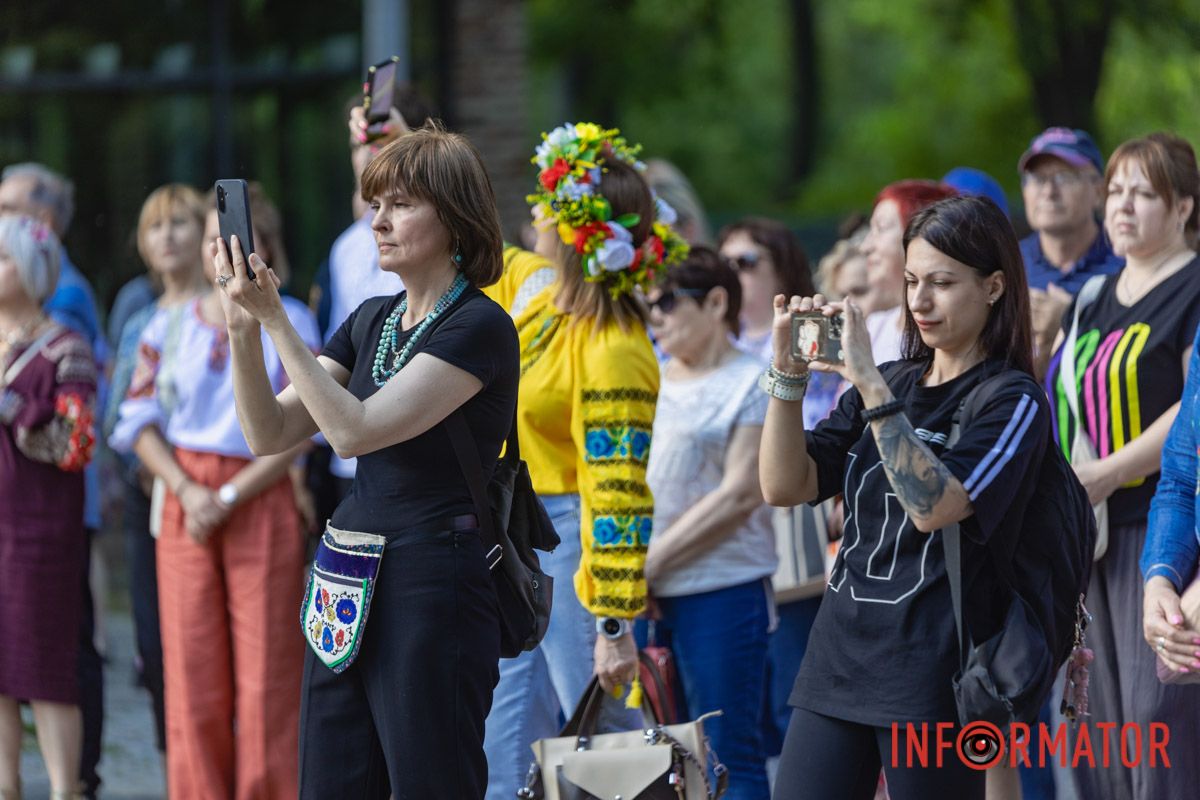 Як у Дніпрі святкували День вишиванки у парку Шевченка та на Успенській площі