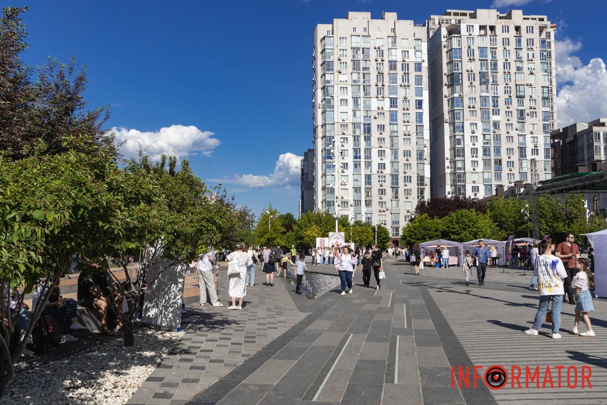 Як у Дніпрі святкували День вишиванки у парку Шевченка та на Успенській площі