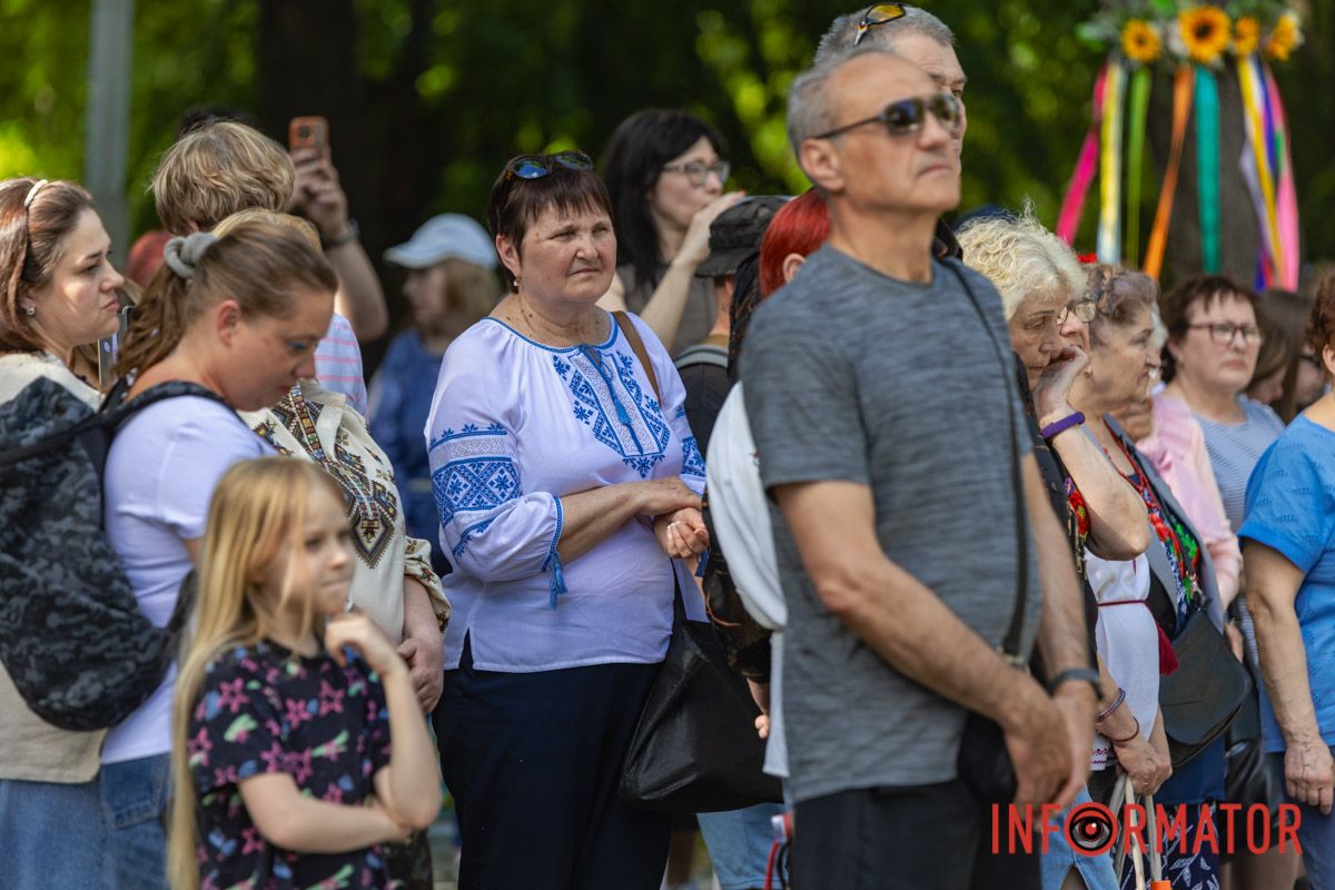 Як у Дніпрі святкували День вишиванки у парку Шевченка та на Успенській площі