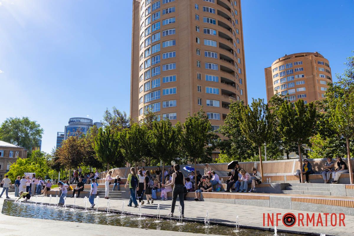 Як у Дніпрі святкували День вишиванки у парку Шевченка та на Успенській площі