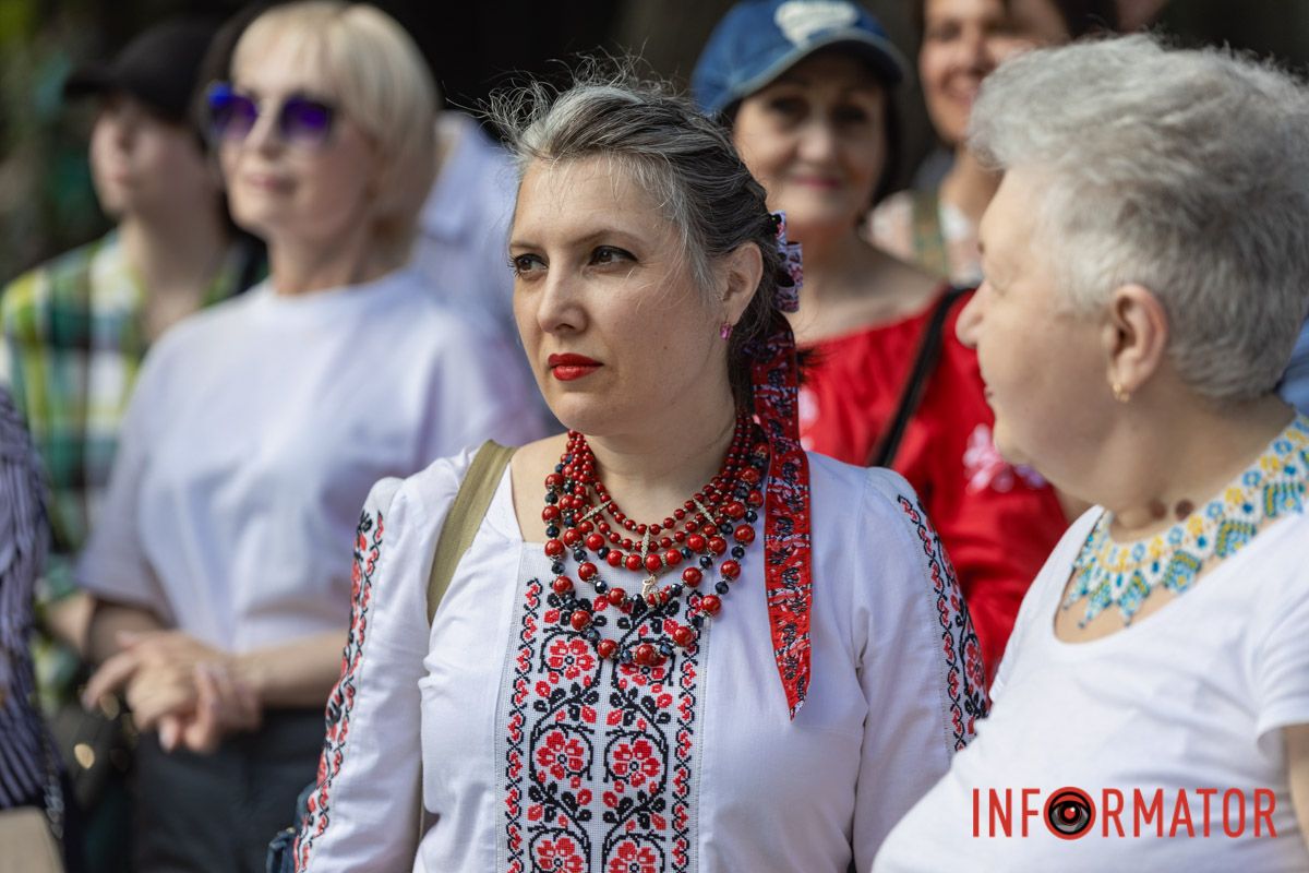 Як у Дніпрі святкували День вишиванки у парку Шевченка та на Успенській площі