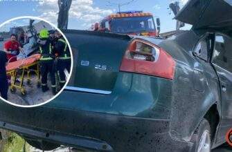 водія та пасажира затисло в Audi