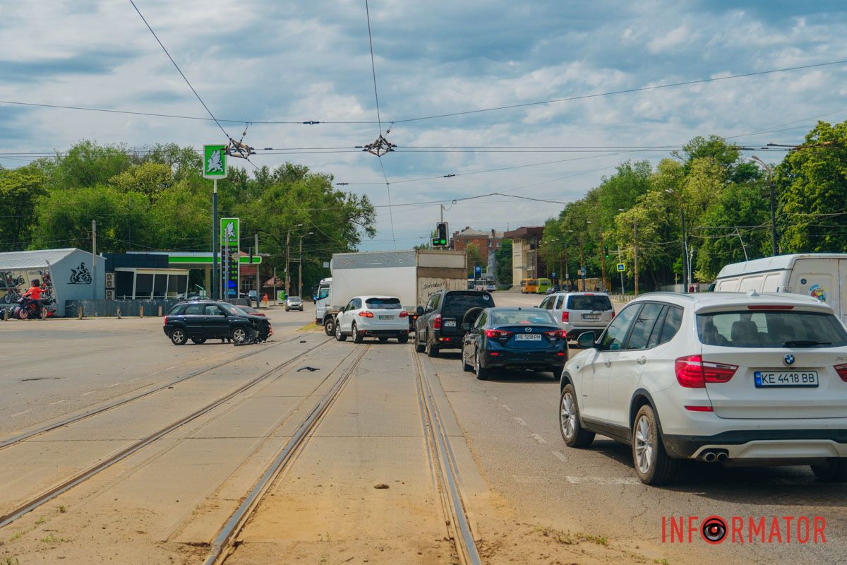 чоловік злетів з двоколісного та зламав ногу