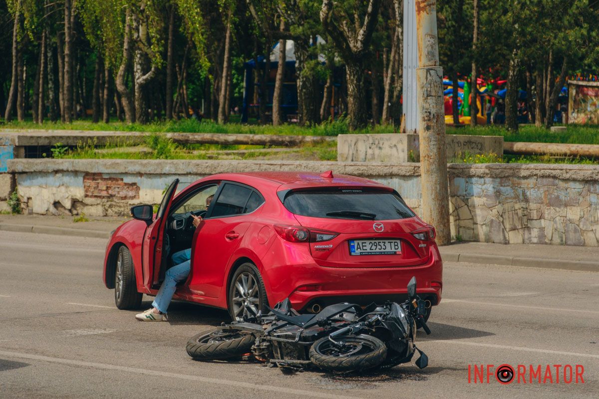 чоловік злетів з двоколісного та зламав ногу