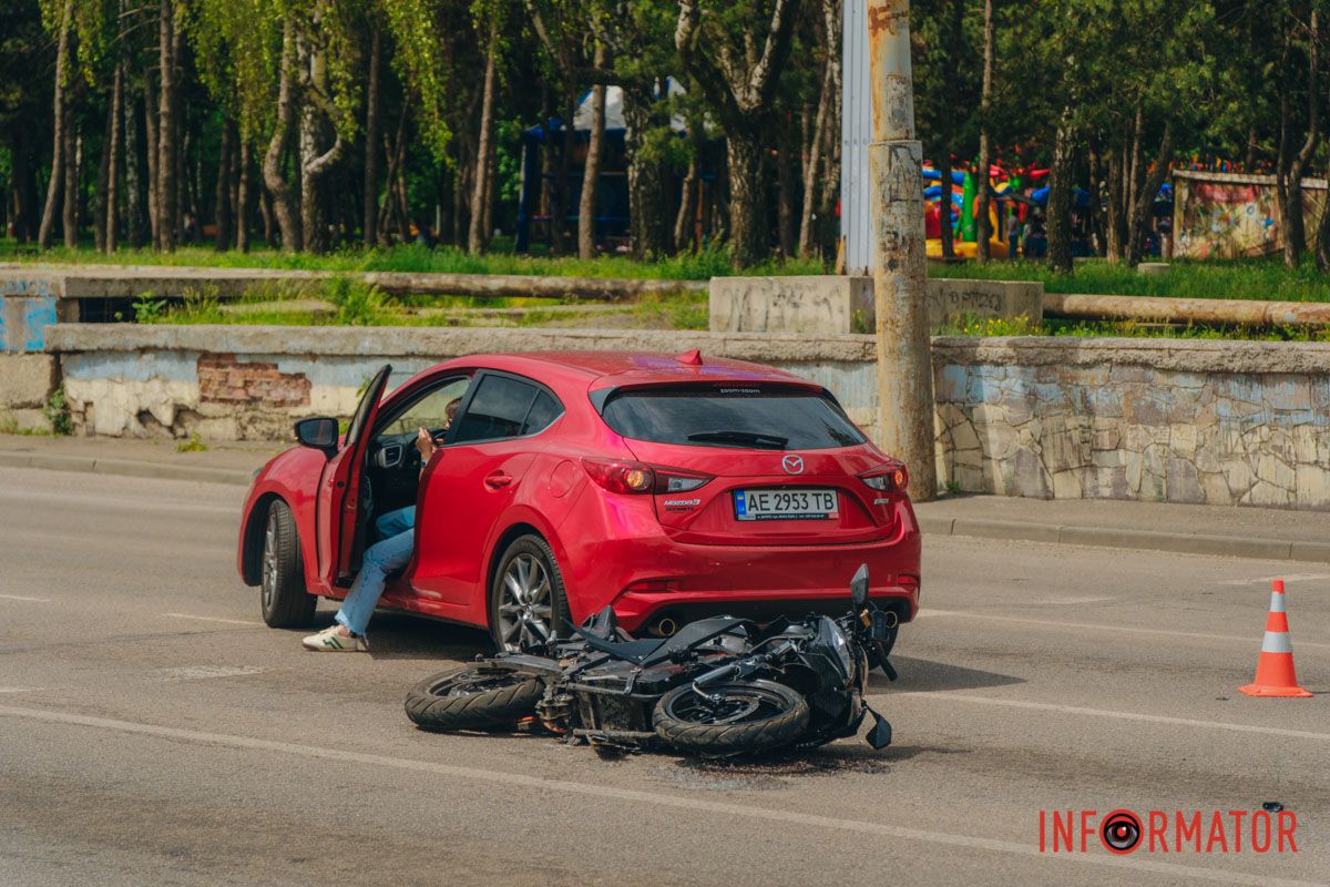 чоловік злетів з двоколісного та зламав ногу