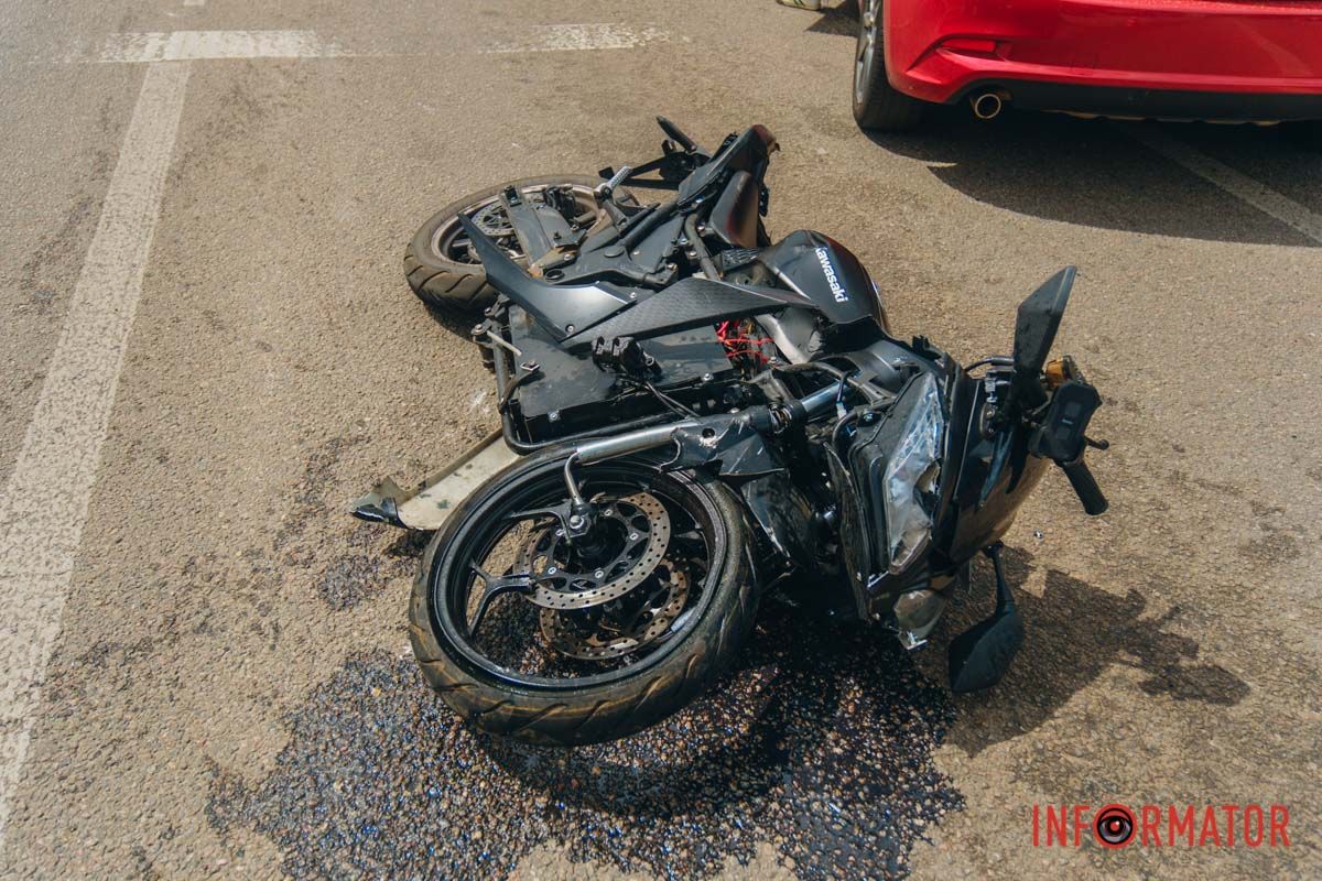 чоловік злетів з двоколісного та зламав ногу