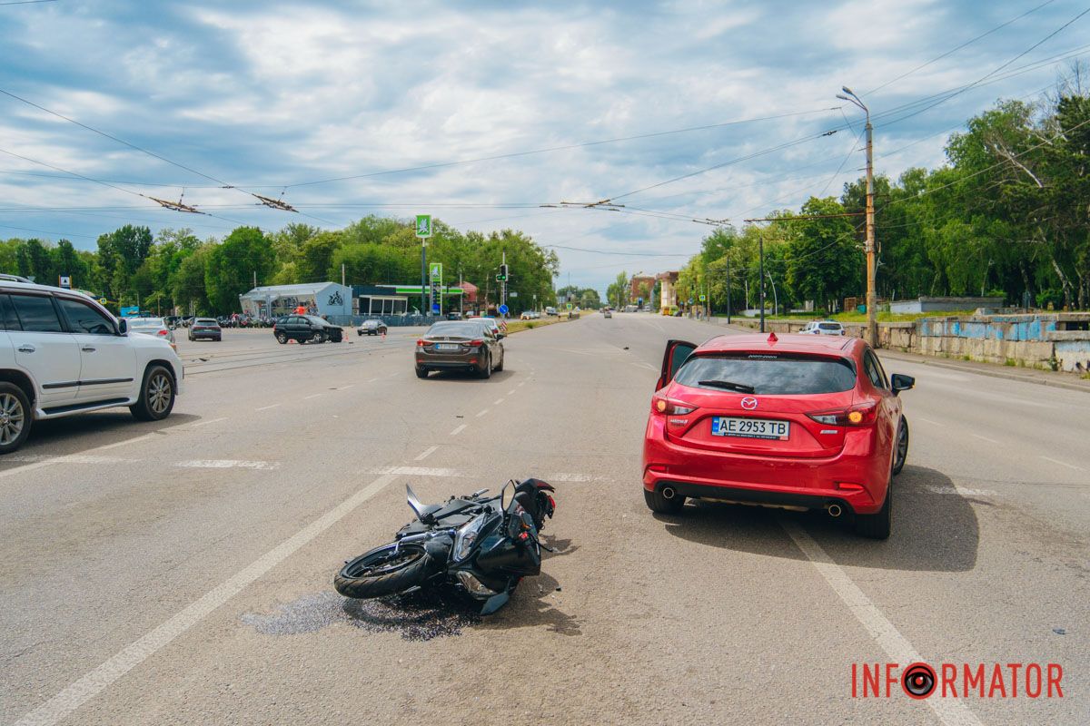 чоловік злетів з двоколісного та зламав ногу