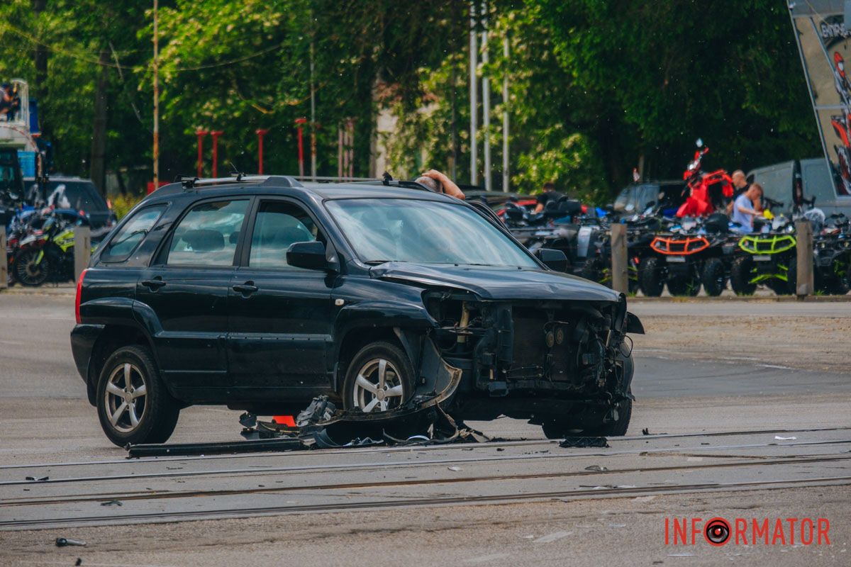 чоловік злетів з двоколісного та зламав ногу