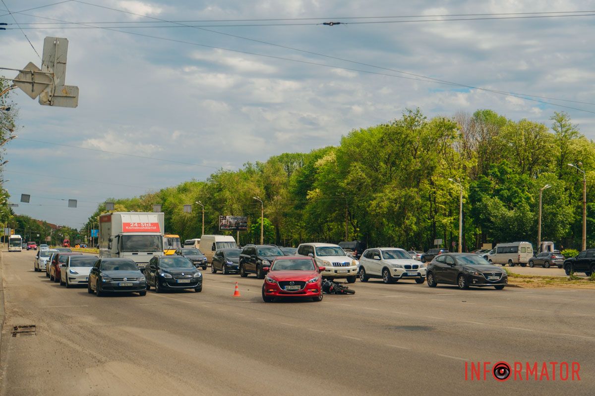 чоловік злетів з двоколісного та зламав ногу
